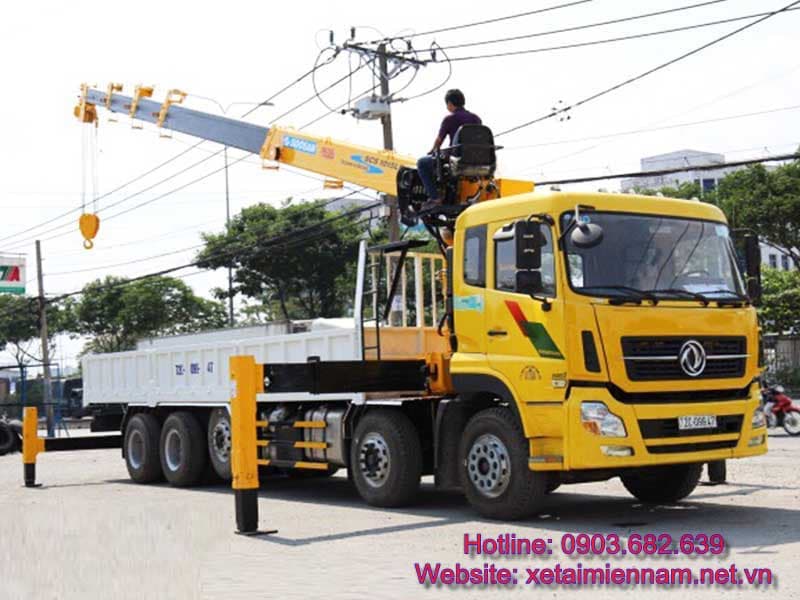 Xe Cẩu DONGFENG 5 Chân Gắn Cẩu Soosan 12 Tấn