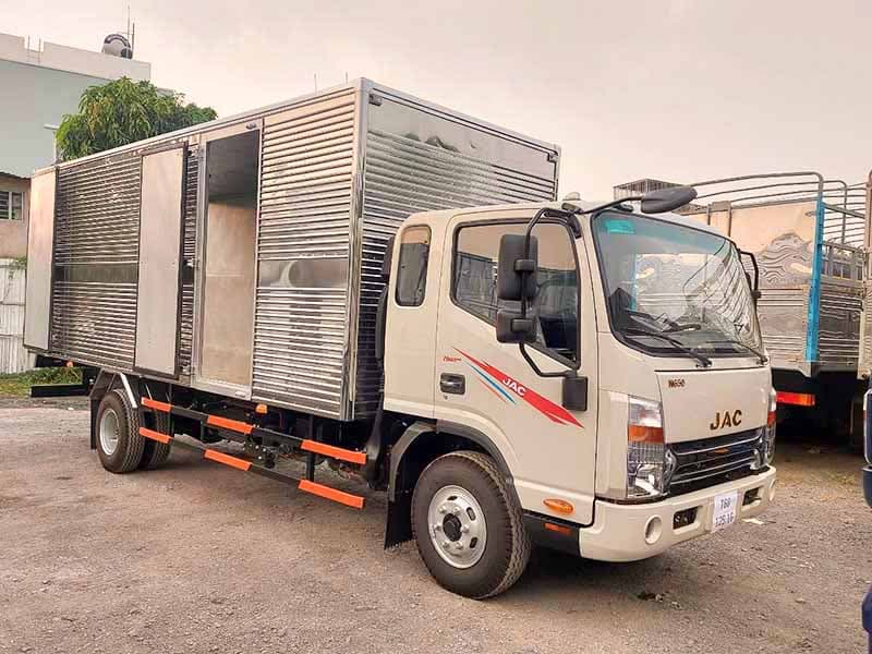 Xe Tải JAC 6.4 Tấn Thùng Kín Dài 6.2 Mét 3