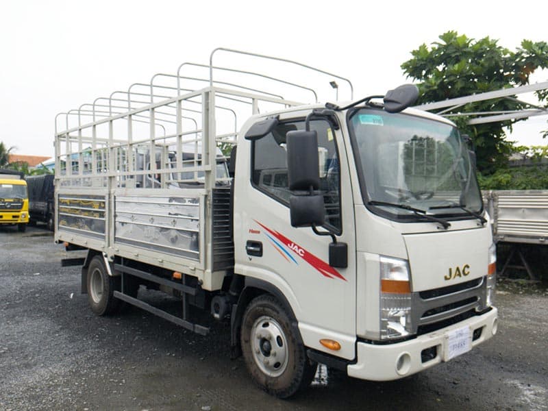 Xe Tải JAC 1.9 Tấn Thùng Mui Bạt Dài 4.4 Mét 2