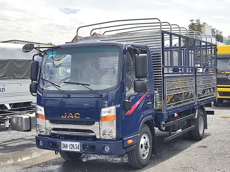 Xe Tải JAC 1.9 Tấn Thùng Mui Bạt Dài 4.4 Mét 1