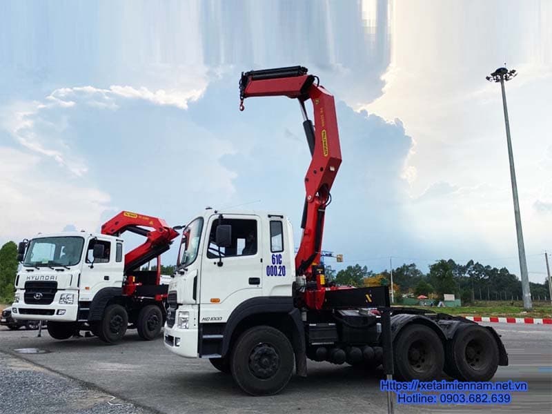 Đầu Kéo Hyundai HD1000 Gắn Cẩu Gập 10 Tấn