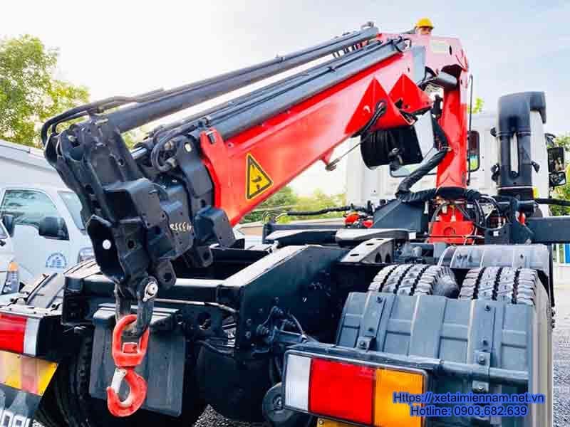 Đầu Kéo Hyundai HD1000 Gắn Cẩu Gập 10 Tấn 3