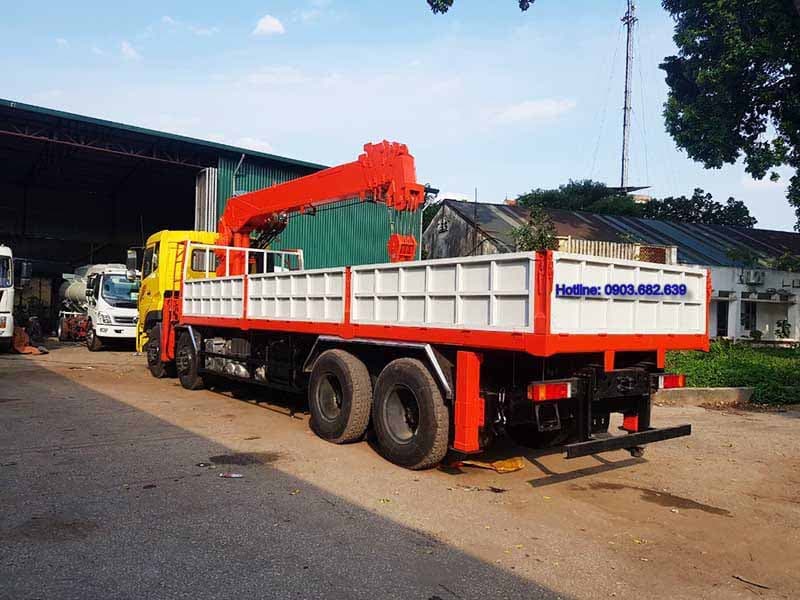 Xe Cẩu Dongfeng 4 Chân gắn Cẩu Kanglim 12 Tấn 3