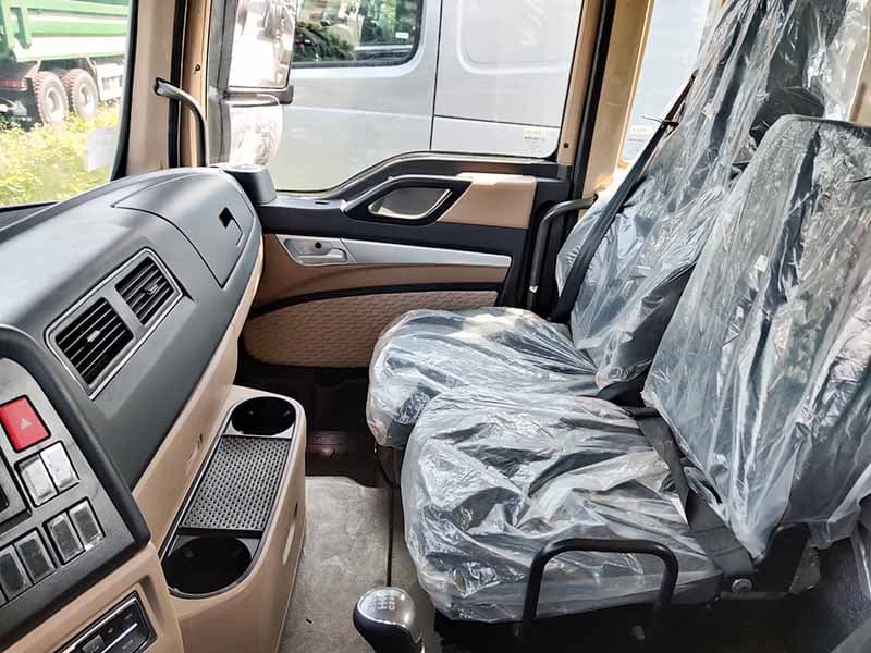 Xe Tải Howo 4 Chân Tải 17.8 Tấn Thùng Mui Bạt 3