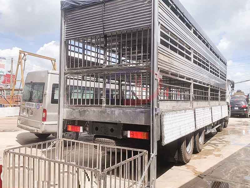 Xe Chở Gia Súc Dongfeng 4 Chân 3