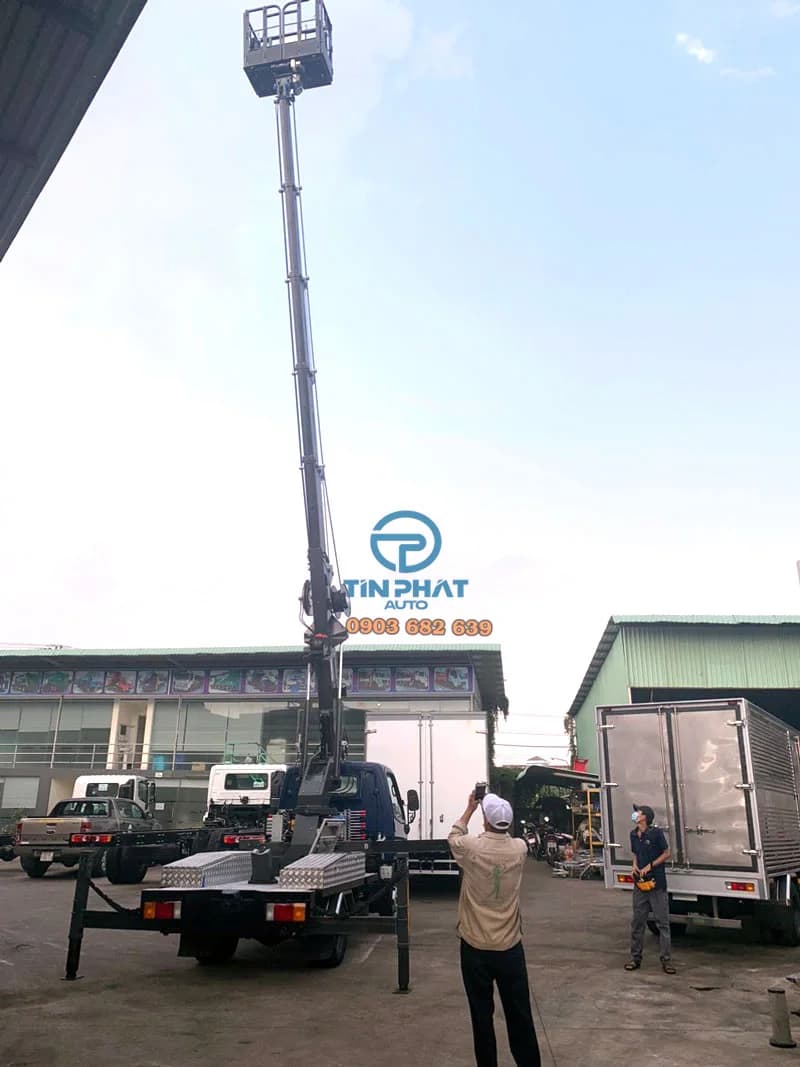 Xe Thang Nâng Người Làm Việc Trên Cao Hyundai 19 Mét 3