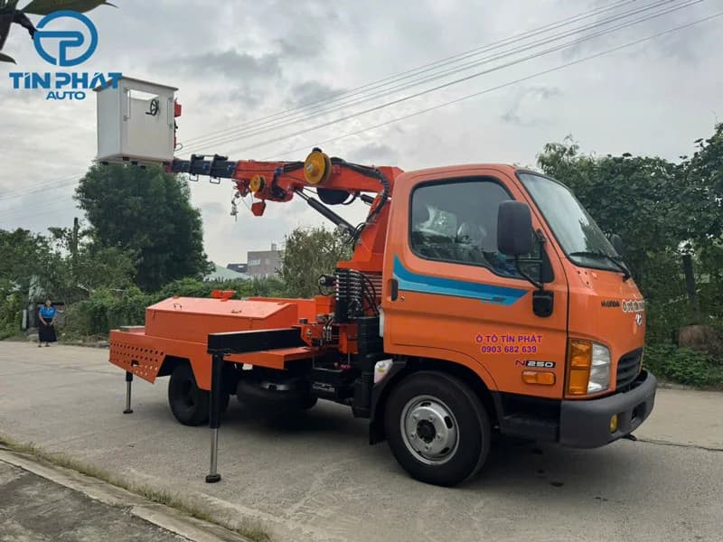 Xe Thang Nâng Người Hyundai 14 Mét 3