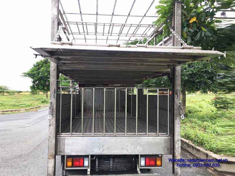 xe-cho-gia-suc-isuzu-1t9