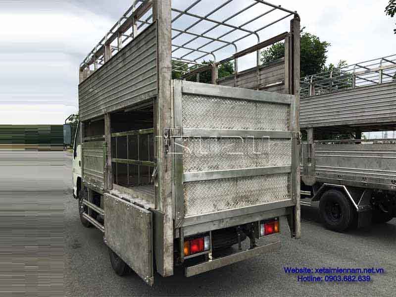 xe-cho-gia-suc-isuzu-1t9