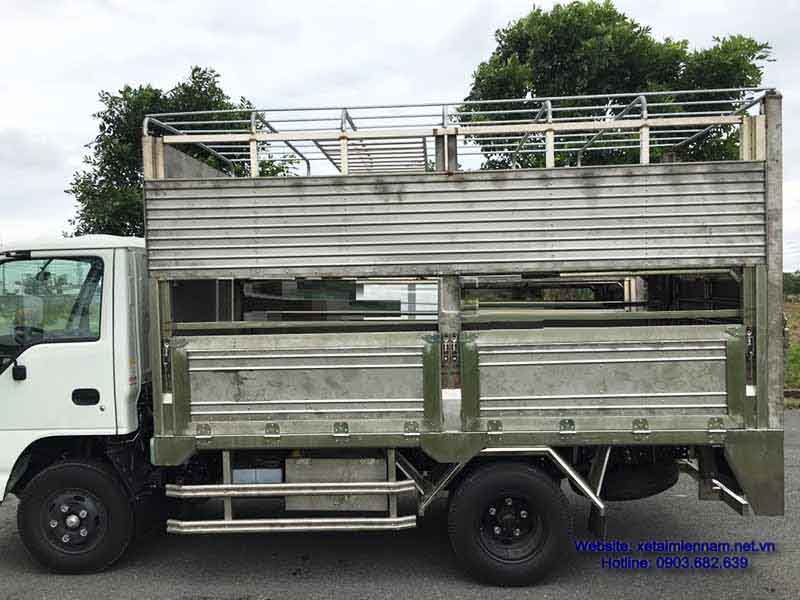 xe-cho-gia-suc-isuzu-1t9