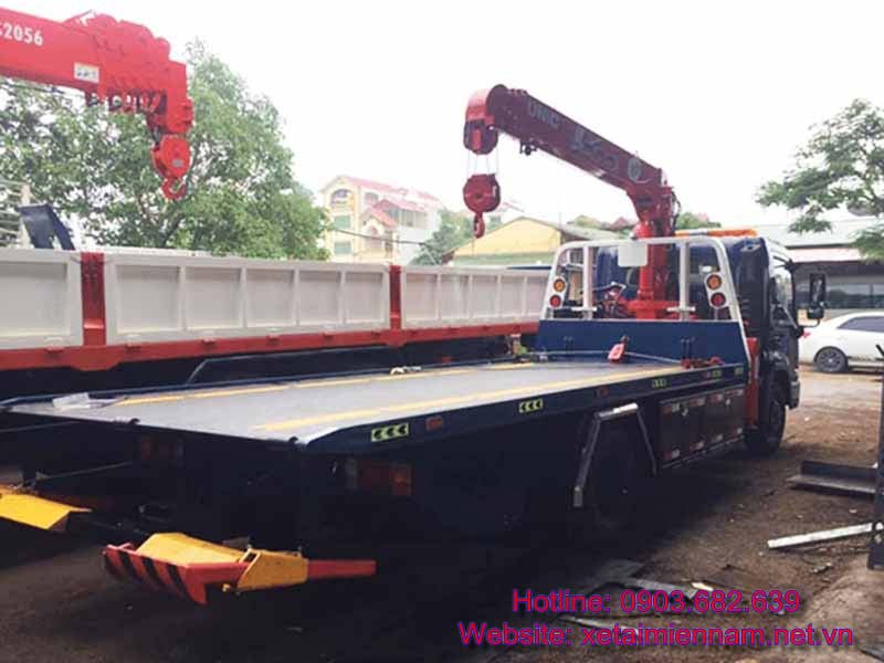 xe-cuu-ho-san-truot-gan-cau-hyundai-ex8