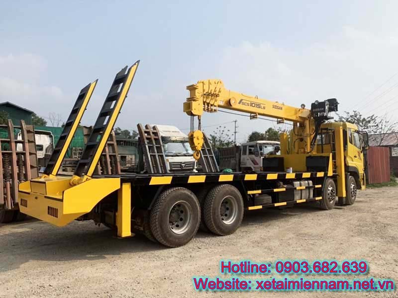 xe-nang-dau-dongfeng-4chan-cho-may-cong-trinh-gan-cau