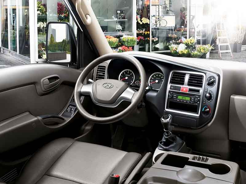 hyundai-porter-h150-cabin