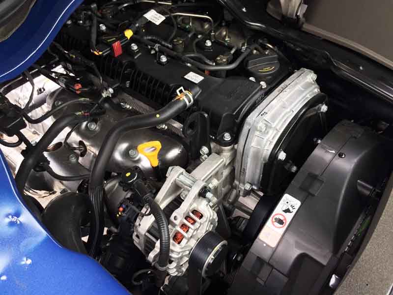 xe-tai-hyundai-poter-1t5-thung-lung-bung-nang-dong-co