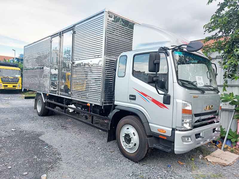 Xe tải JAC 8 tấn thùng kín