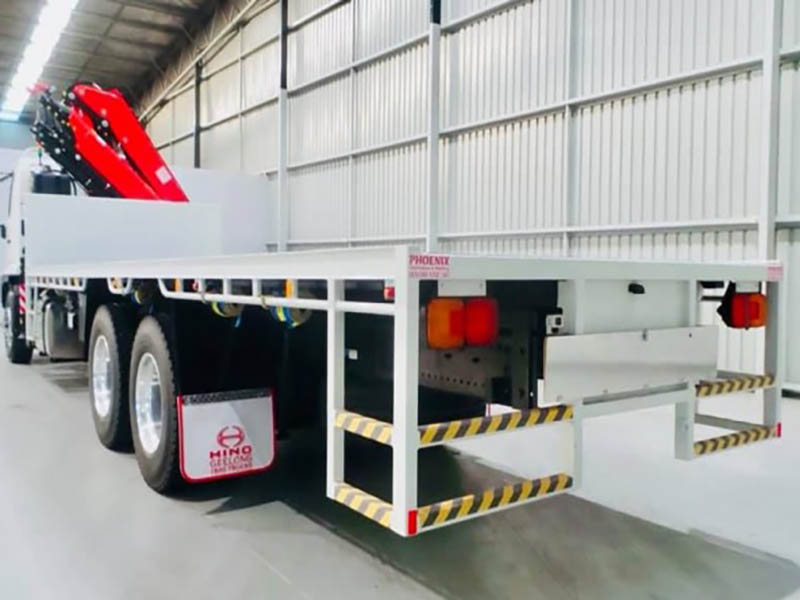 Xe tải Hino gắn cẩu gập Palfinger