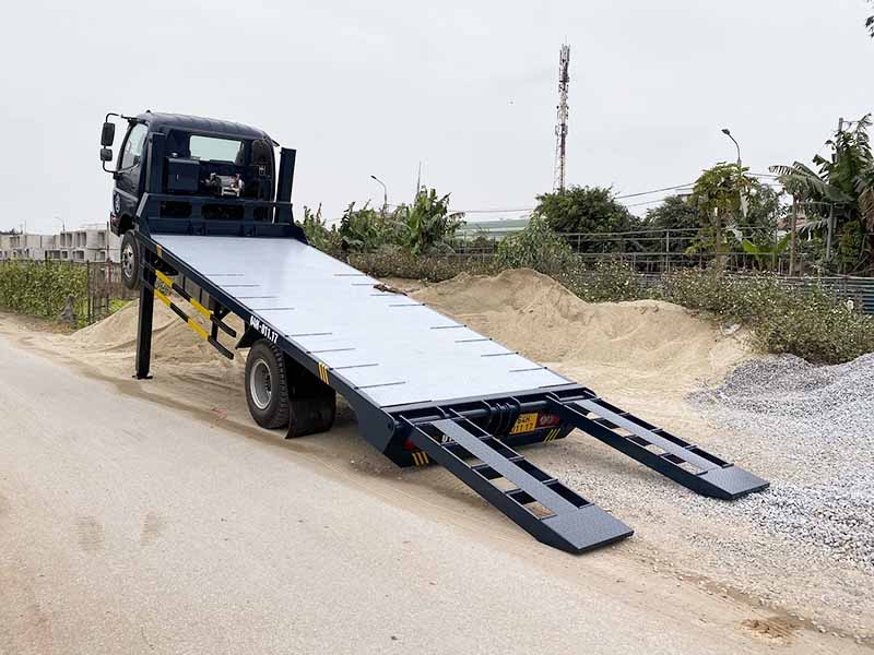 Thaco ollin 6t9 chở máy công trình