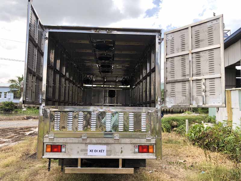 Xe tải isuzu 1.8 tấn chở gà con