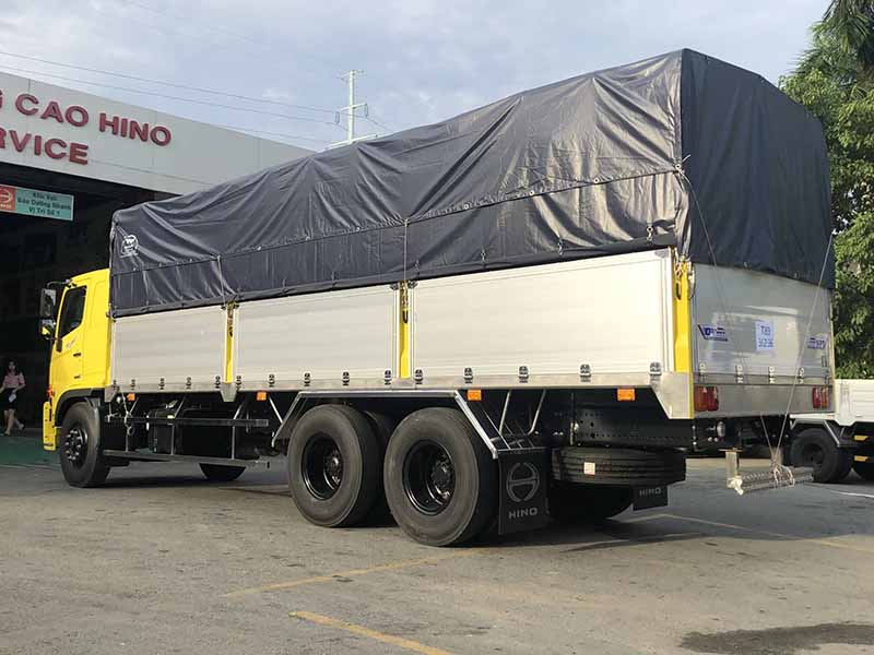 Xe tải hino 3 chân thùng dài 9m5