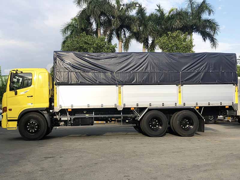 Xe tải hino 3 chân thùng dài 9m5