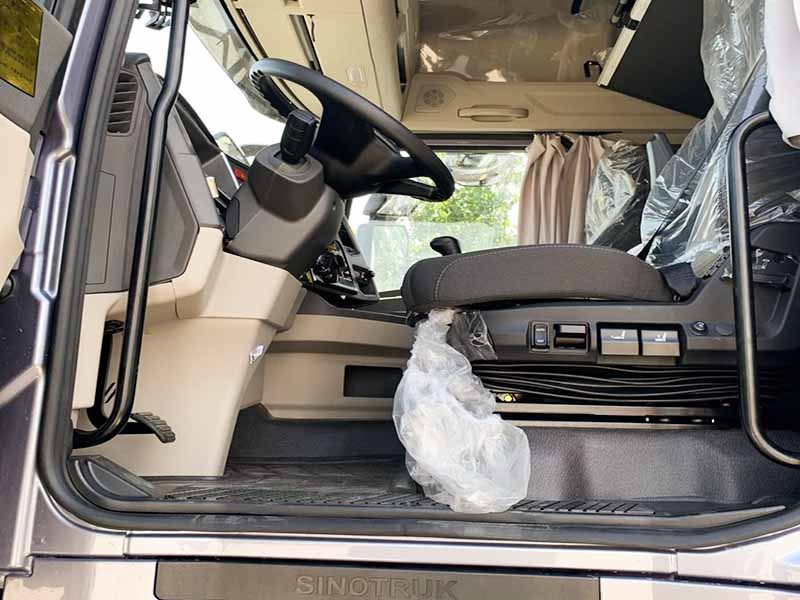 Xe tải howo 4 chân-cabin