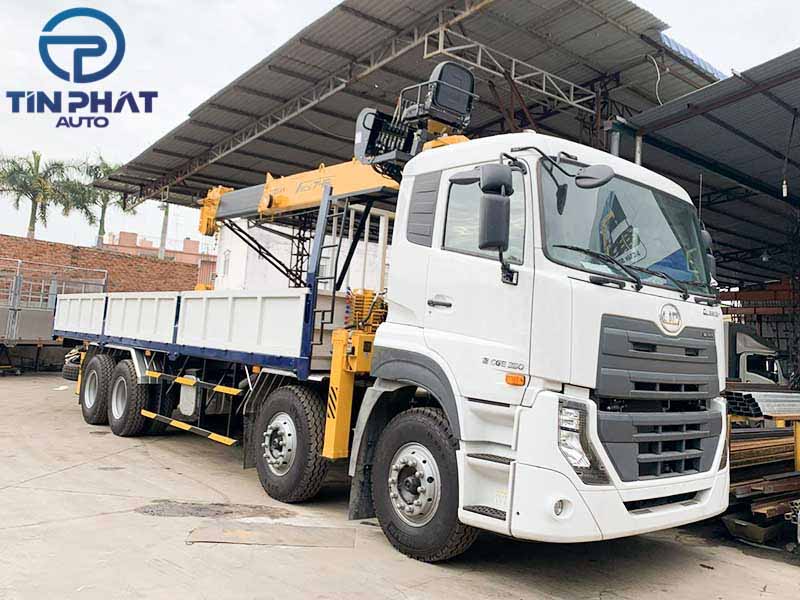 Cẩu Soosan nhập khẩu gắn trên xe tải UD Nhật 